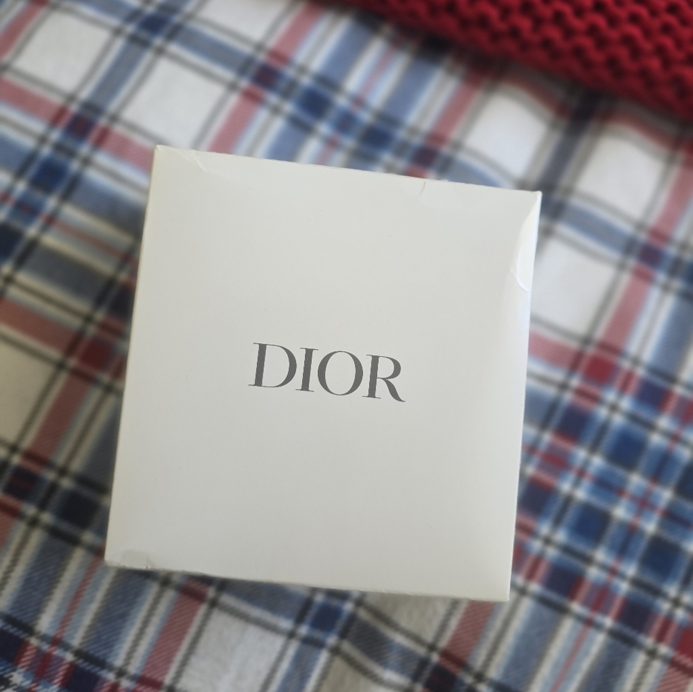 Dior Gold Jewelry Box and Sample Set - Picture 12 of 12